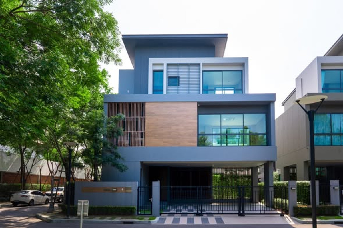 For SaleHouseRama5, Ratchapruek, Bangkruai : P0406 New Luxury House for Sale Grand Bangkok Boulevard Ratchaphruek–Rama 5  3-storey corner detached house with playground view Private swimming pool, high privacy, ideal for family living