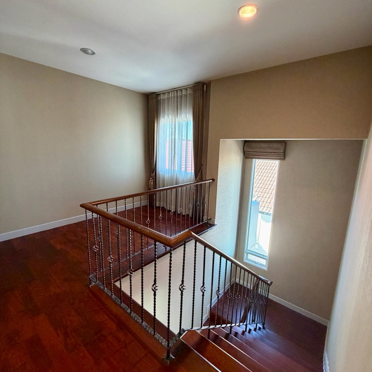 HousePattanakan, Srinakarin : 3-storey luxury detached house, Grand Bangkok Boulevard project, Rama 9 - Srinakarin (Krungthep Kreetha) 🏡 next to Wellington College international school, near the golf course.