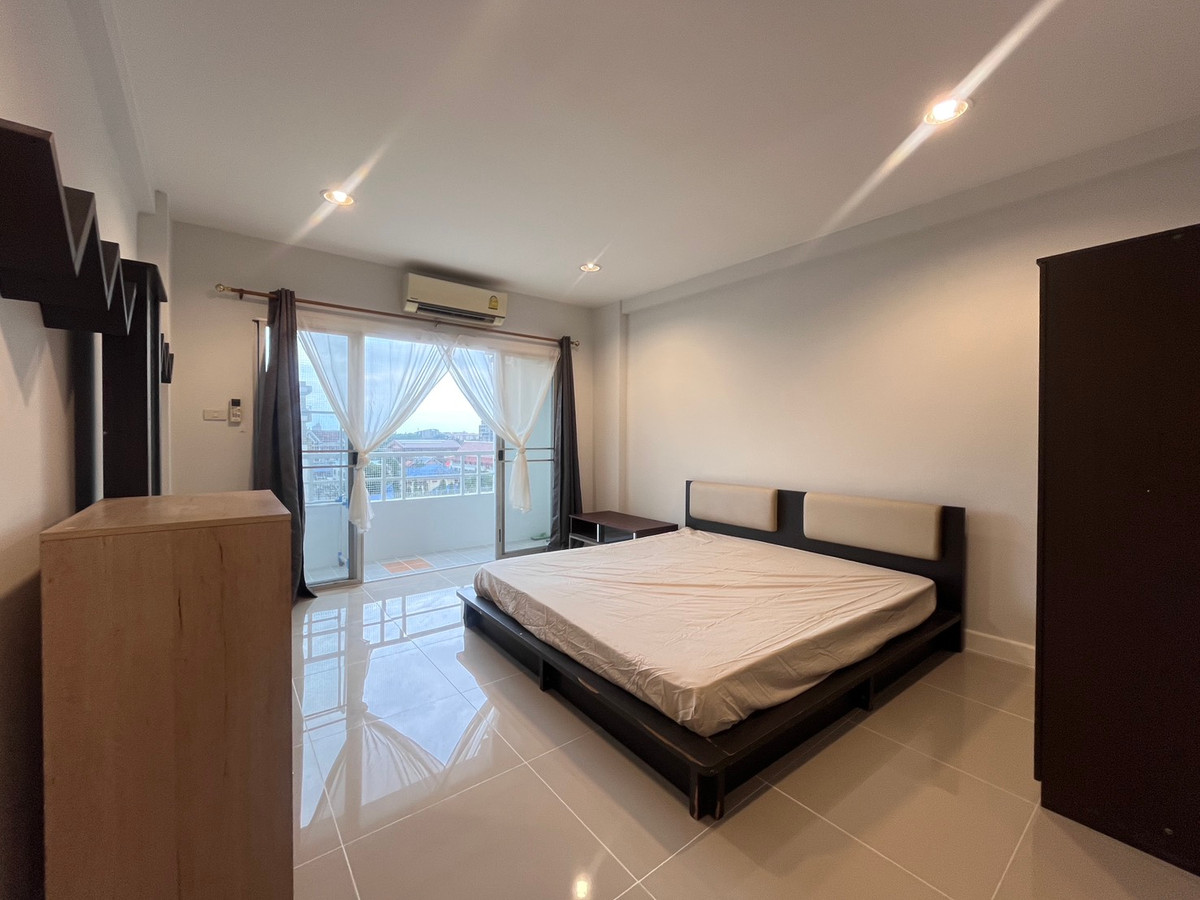For SaleCondoBangna, Bearing, Lasalle : 📌 Condo for sale, Phattharapha Place, 6th floor, swimming pool view. Newly renovated room, size 29 sq m, price only 750,000 baht, ready to transfer.