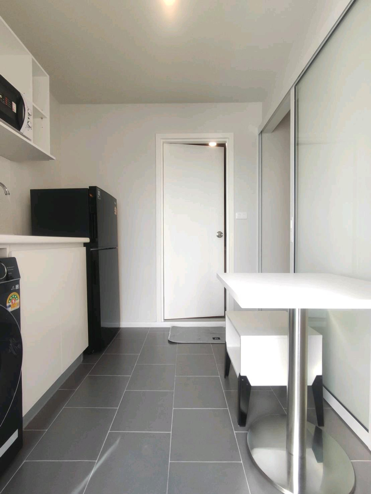 For RentCondoKasetsart, Ratchayothin : Urgent for rent Blue Phahon Yothin 35, size 24 square meters, excellent condition, new room, complete with furniture + electrical appliances. Never moved in