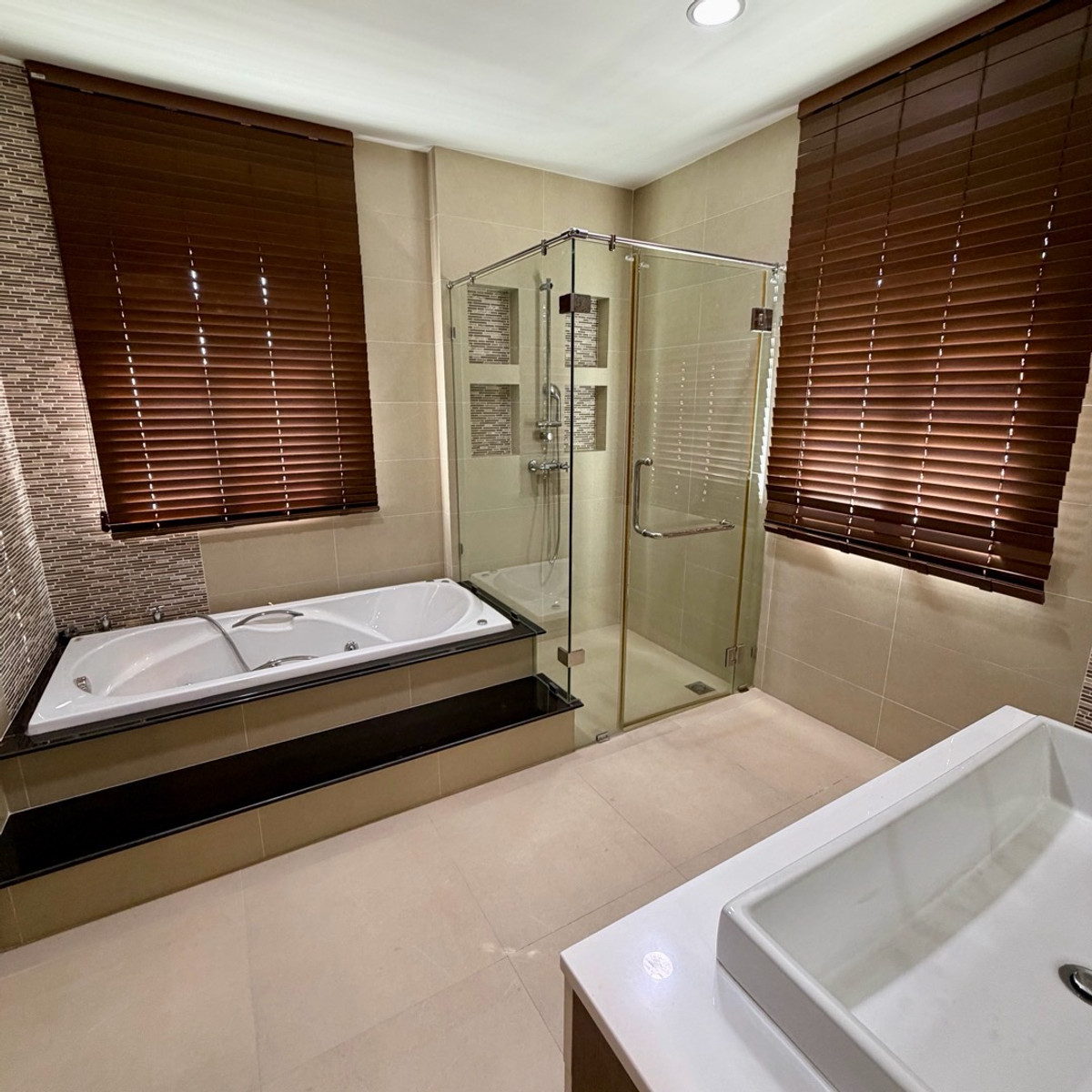 HousePattanakan, Srinakarin : 3-storey luxury detached house, Grand Bangkok Boulevard project, Rama 9 - Srinakarin (Krungthep Kreetha) 🏡 next to Wellington College international school, near the golf course.