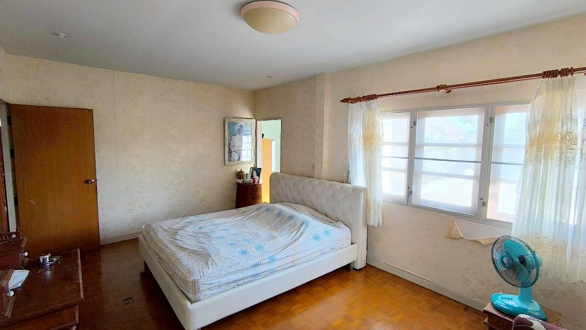 For SaleHousePhutthamonthon, Salaya : Baan Sri Supalai Single house for sale, 129.2 square meters, near Mahidol University, Salaya, Phutthamonthon, Salaya-Bang Len Road. Sri Supalai Village, Ban Mai Subdistrict, Bang Yai District, Nonthaburi, on the boundary between Nonthaburi and Nakhon Path