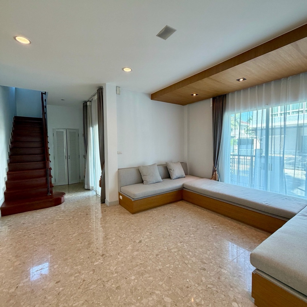 HousePattanakan, Srinakarin : 3-storey luxury detached house, Grand Bangkok Boulevard project, Rama 9 - Srinakarin (Krungthep Kreetha) 🏡 next to Wellington College international school, near the golf course.