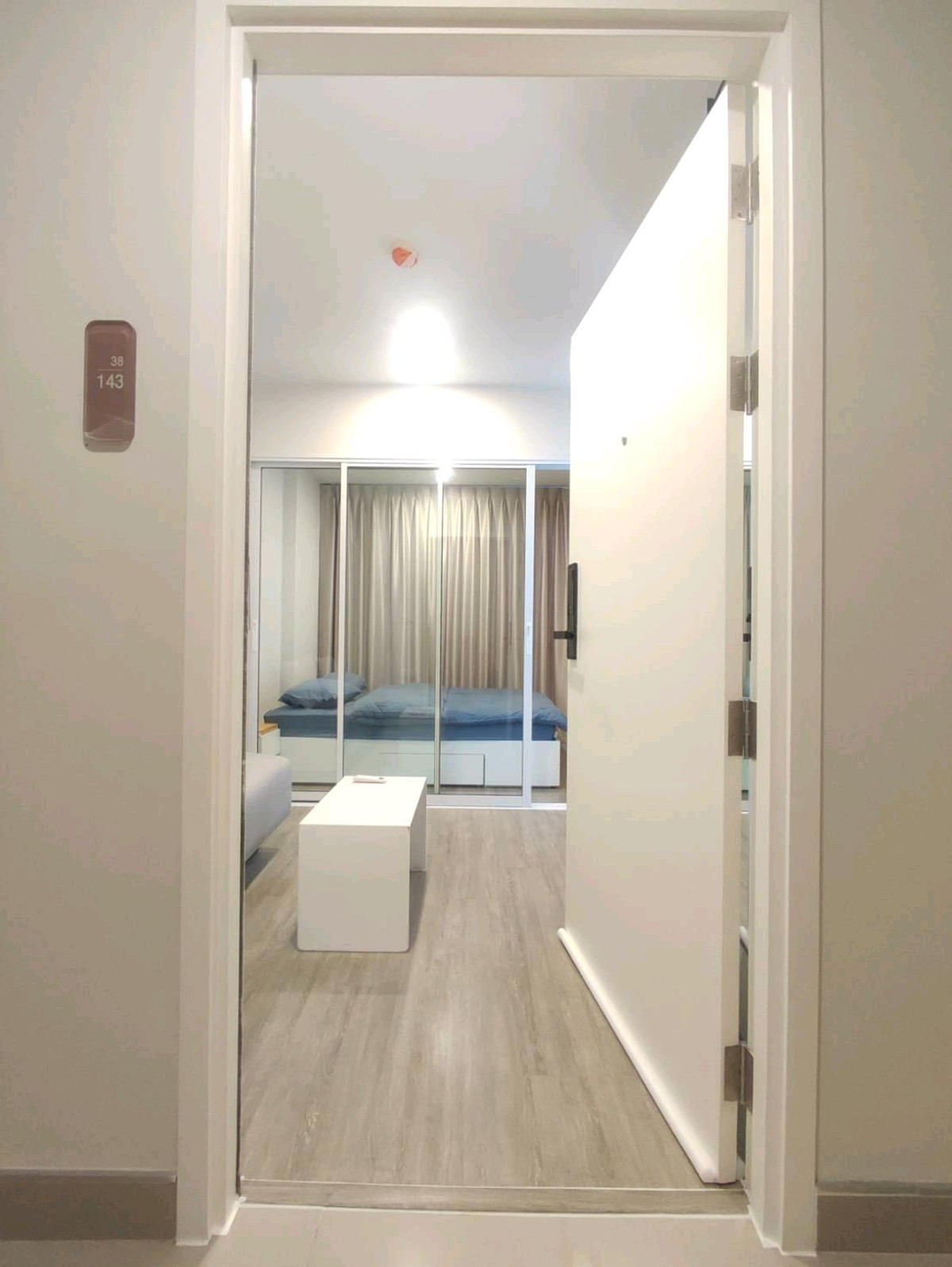 For RentCondoKasetsart, Ratchayothin : Urgent for rent Blue Phahon Yothin 35, size 24 square meters, excellent condition, new room, complete with furniture + electrical appliances. Never moved in