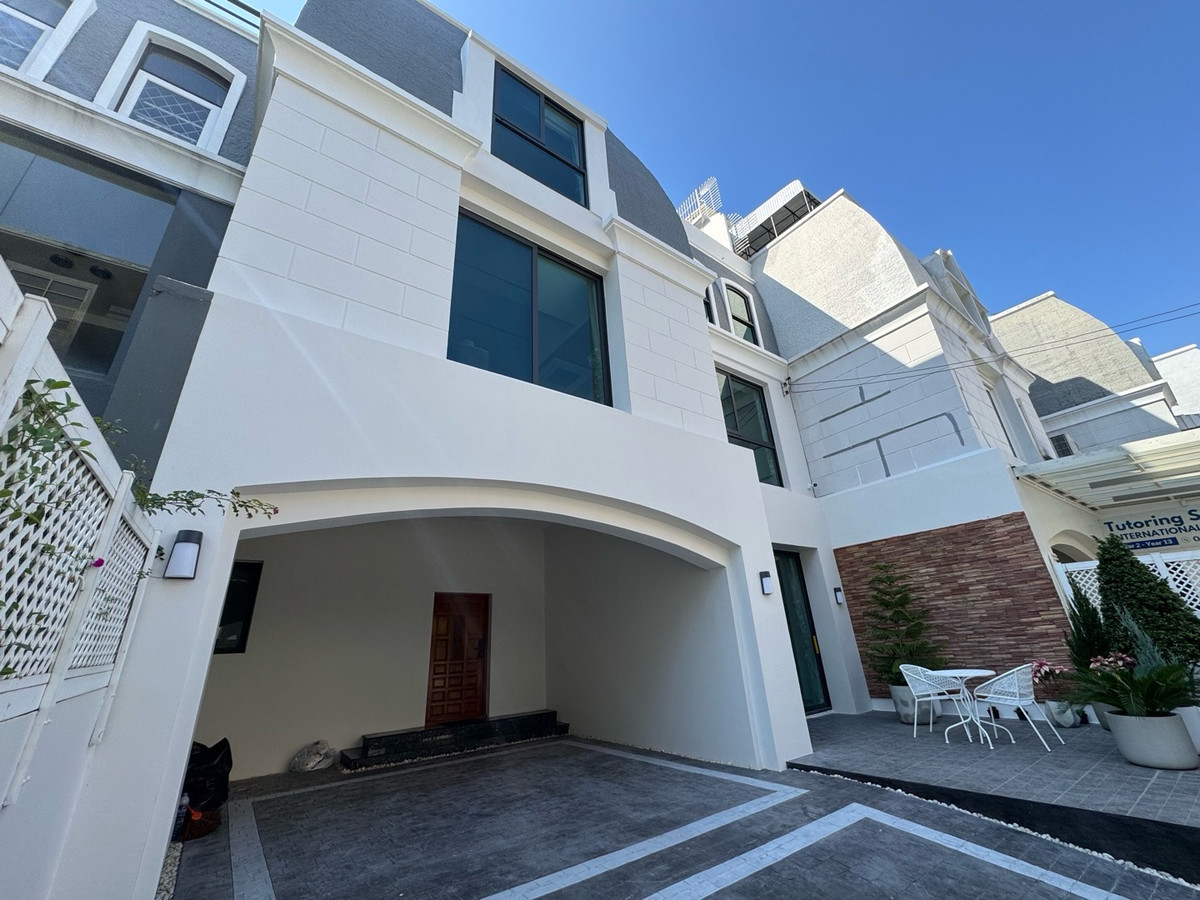 ให้เช่าทาวน์โฮมสุขุมวิท อโศก ทองหล่อ : 📌ทาวน์โฮมให้เช่า ทำเลเอกมัย ใกล้โรงเรียนนานาชาติ