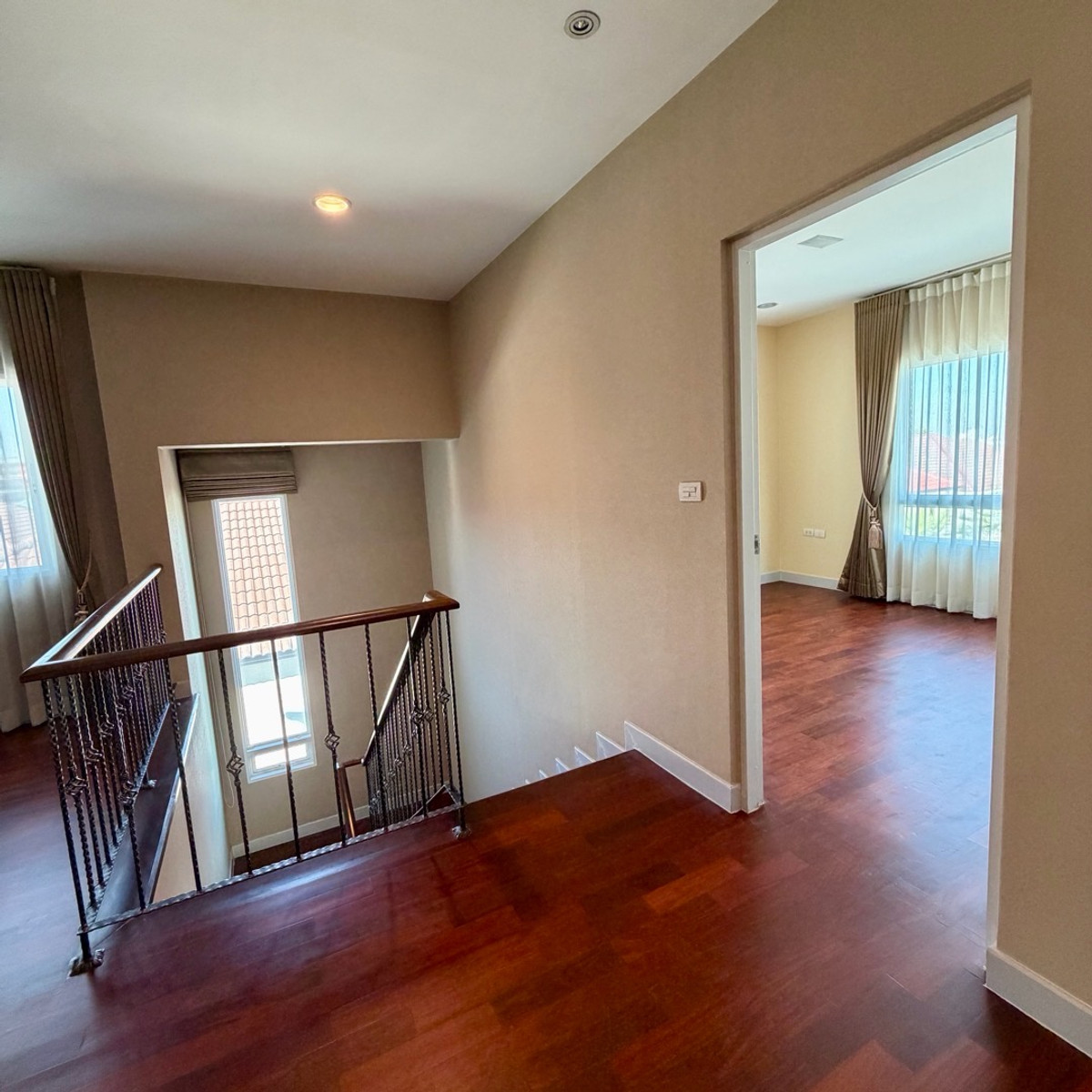 HousePattanakan, Srinakarin : 3-storey luxury detached house, Grand Bangkok Boulevard project, Rama 9 - Srinakarin (Krungthep Kreetha) 🏡 next to Wellington College international school, near the golf course.