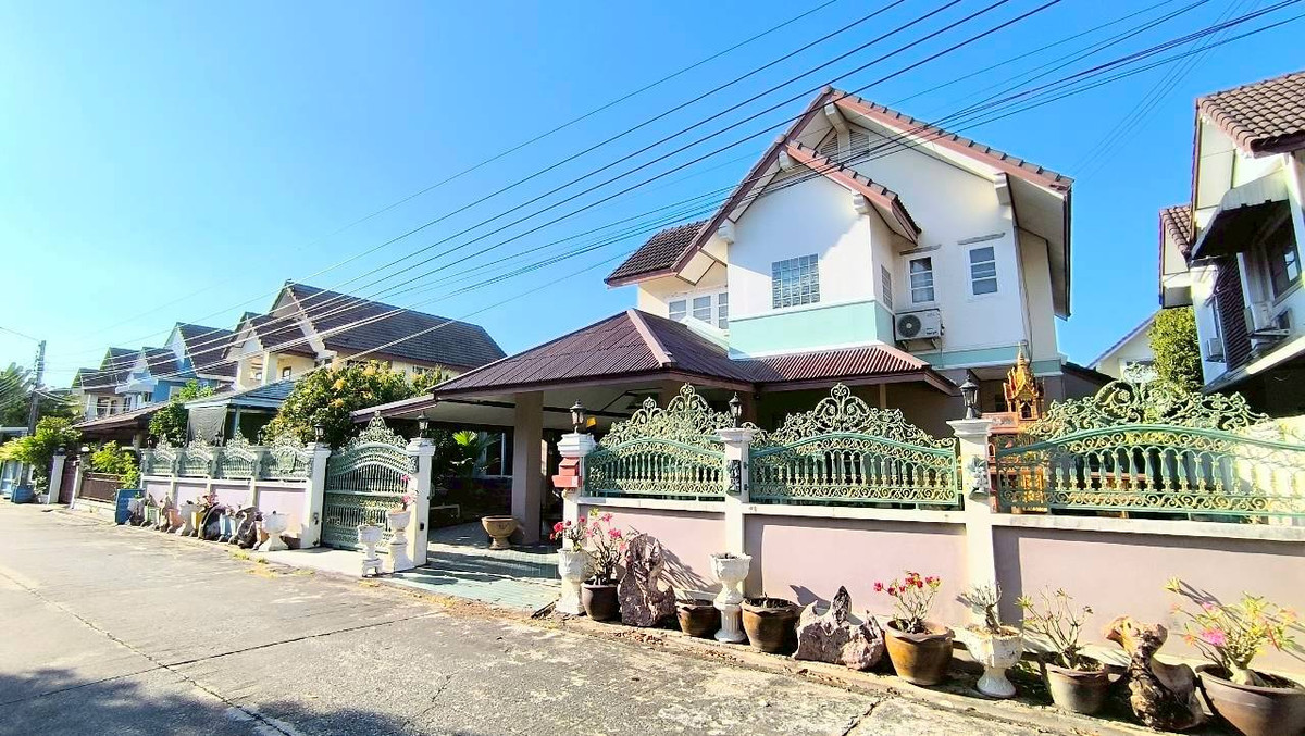 For SaleHousePhutthamonthon, Salaya : Baan Sri Supalai Single house for sale, 129.2 square meters, near Mahidol University, Salaya, Phutthamonthon, Salaya-Bang Len Road. Sri Supalai Village, Ban Mai Subdistrict, Bang Yai District, Nonthaburi, on the boundary between Nonthaburi and Nakhon Path