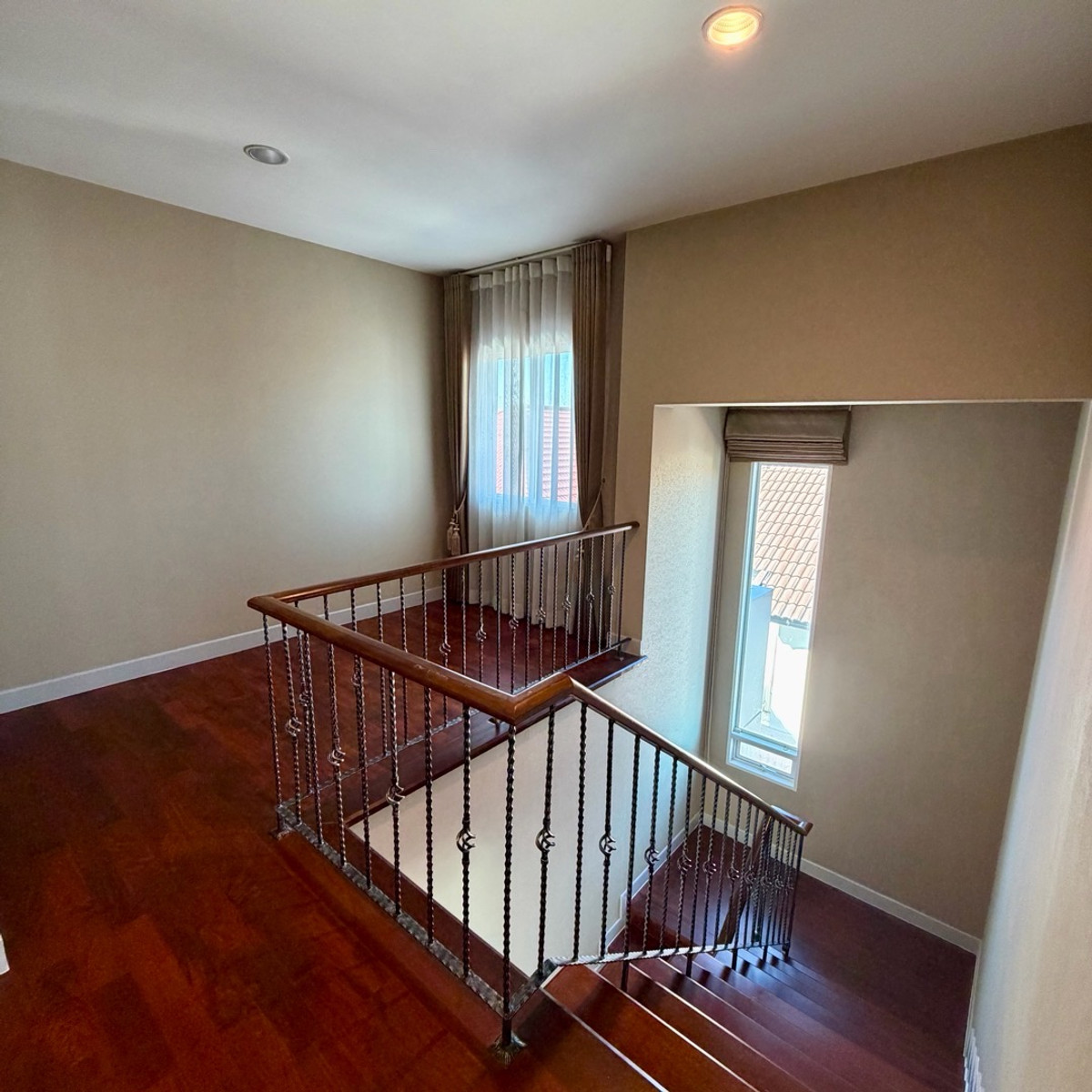 HousePattanakan, Srinakarin : 3-storey luxury detached house, Grand Bangkok Boulevard project, Rama 9 - Srinakarin (Krungthep Kreetha) 🏡 next to Wellington College international school, near the golf course.