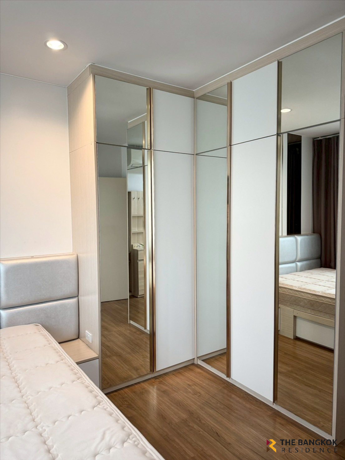 ขายทาวน์โฮมเสรีไทย-นิด้า : Baan Klang Muang Ladprao - Serithai  🏡 ทาวน์โฮม 3 ชั้น ติดถนนเสรีไทย