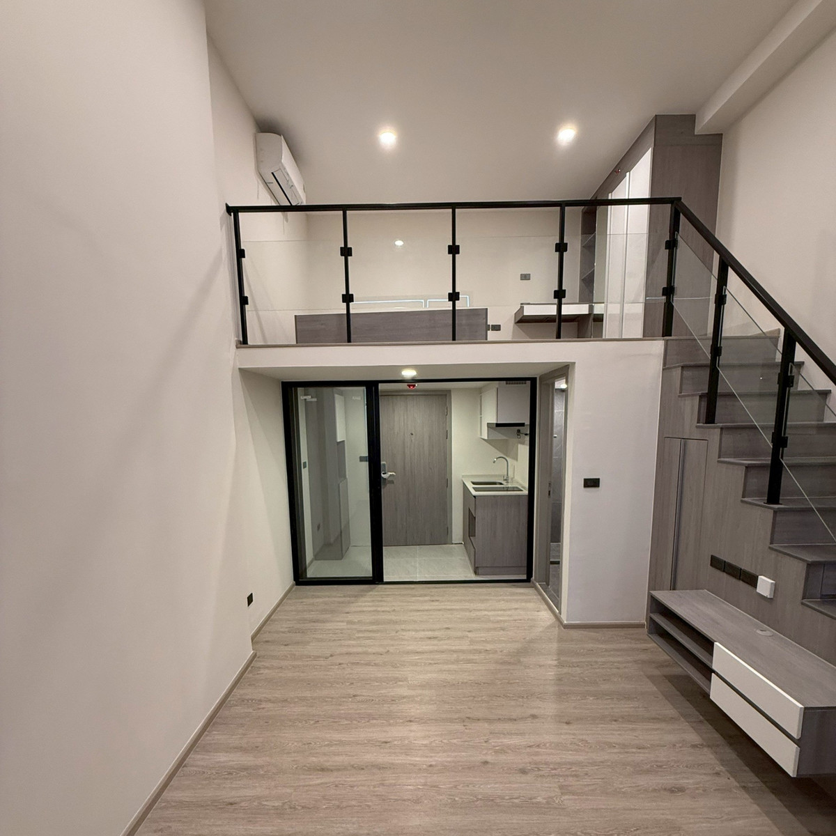 ขายคอนโดปิ่นเกล้า จรัญสนิทวงศ์ : ✨ High Ceiling หนึ่งเดียวในย่าน | ห้องนี้ไม่ใช่แค่คอนโด แต่คือ บ้านลอยฟ้าใจกลางเมือง 🏙️