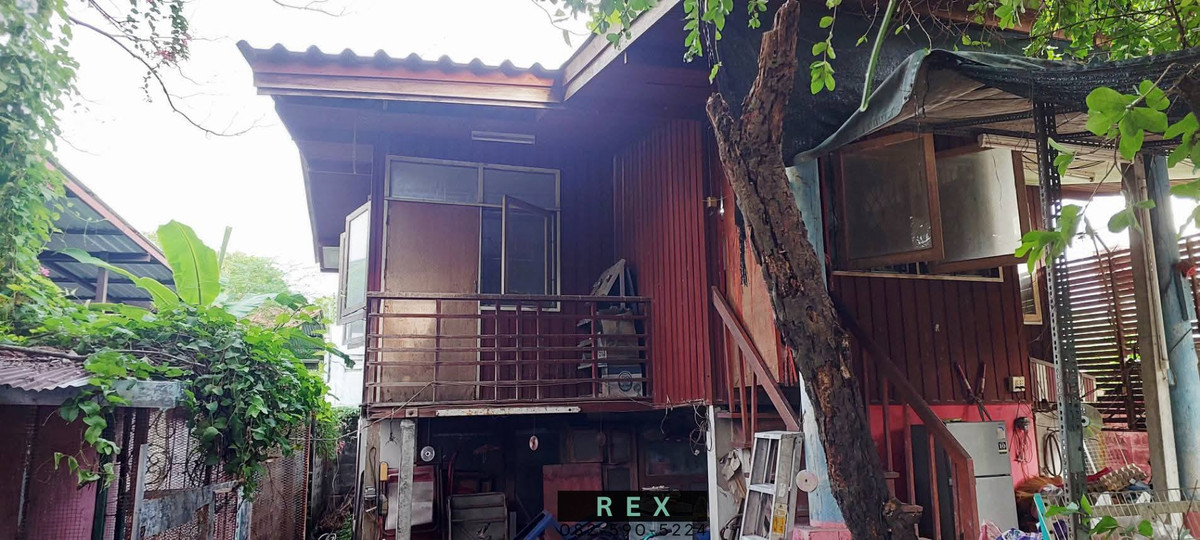 ขายที่ดินโชคชัย4 ลาดพร้าว71 : ขาย ที่ดินพร้อมสิ่งปลูกสร้าง สตรีวิทยา2 โชคชัย4 ลาดพร้าว71 ใกล้ เซ็นทรัลอีสวิลต์ (Central EastVille)