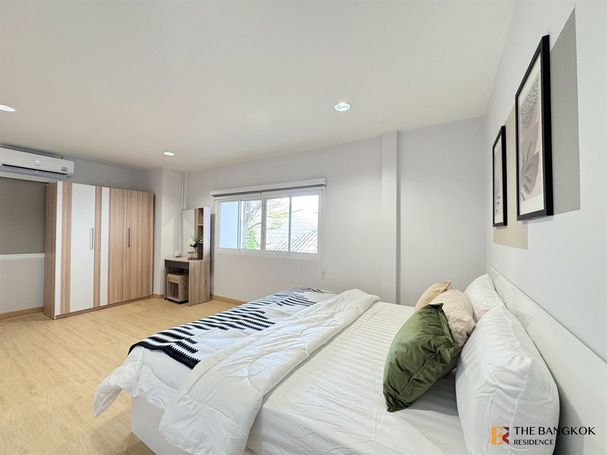 ให้เช่าบ้านรัชดา ห้วยขวาง :  House Area Lat Phrao 🏡 Private Pool ใกล้ MRT สุทธิสาร 