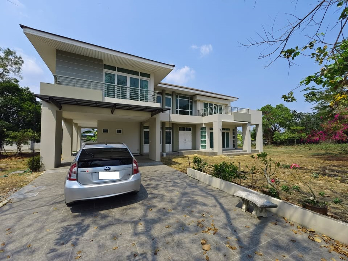 For RentHouseSamut Prakan,Samrong : HR3099FOR RENT Luxury Home in Lakewood Country Club – Bangna KM.18Living an exclusive life in the embrace of nature and a golf course.