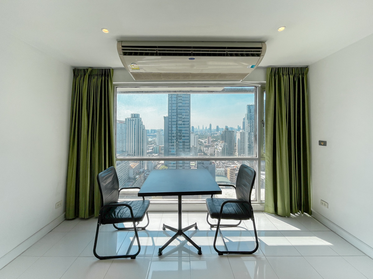 ขายคอนโดนานา : 🔥 เจ้าของต้องการขายด่วน! Sukhumvit Suite ราคา 2.8 ล้าน ราคาดีสุดในตลาด ทักมาราคาอาจต่อรองได้อีก