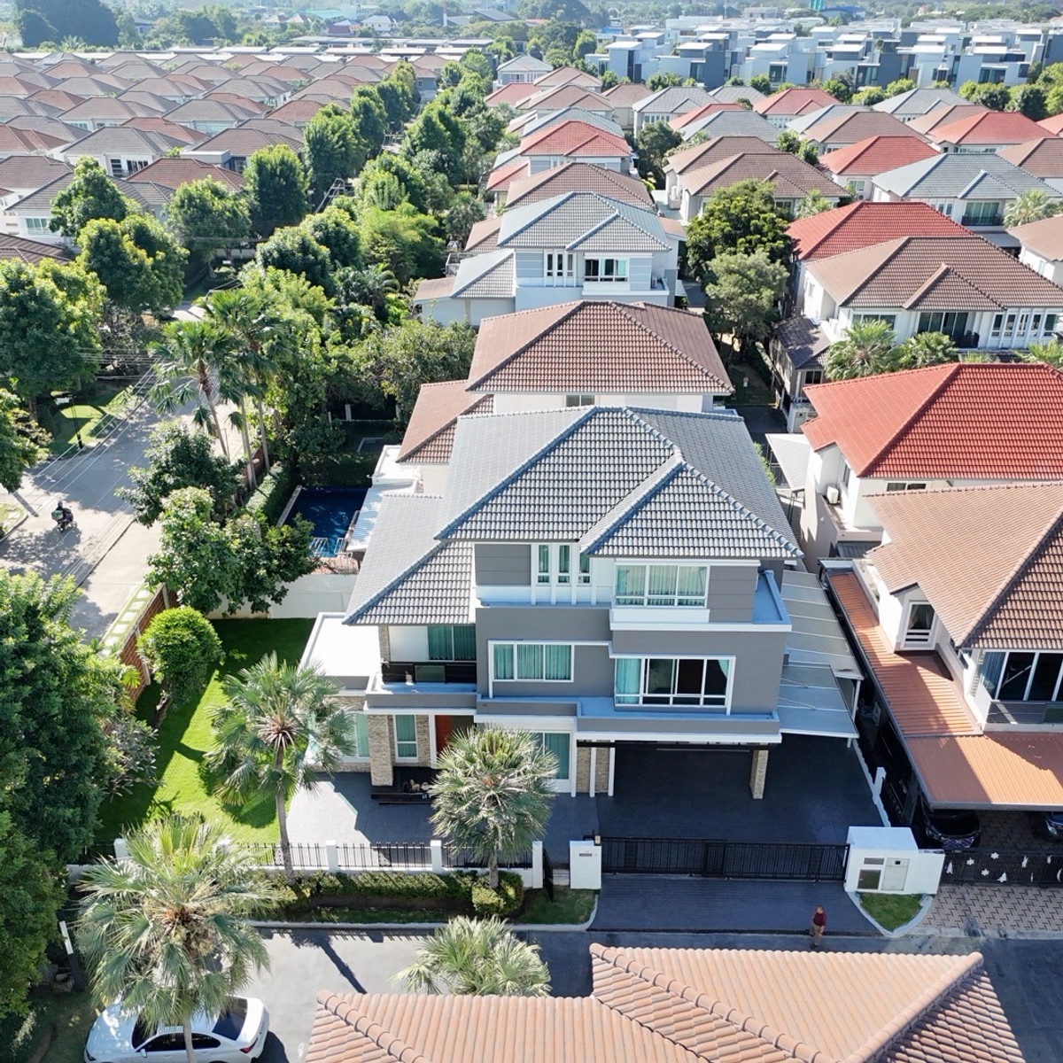 HousePattanakan, Srinakarin : 3-storey luxury detached house, Grand Bangkok Boulevard project, Rama 9 - Srinakarin (Krungthep Kreetha) 🏡 next to Wellington College international school, near the golf course.