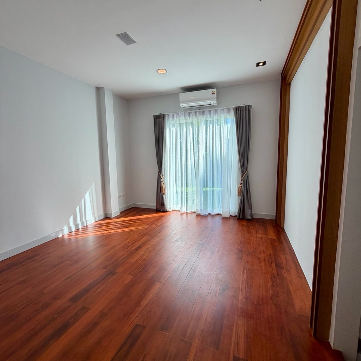 HousePattanakan, Srinakarin : 3-storey luxury detached house, Grand Bangkok Boulevard project, Rama 9 - Srinakarin (Krungthep Kreetha) 🏡 next to Wellington College international school, near the golf course.