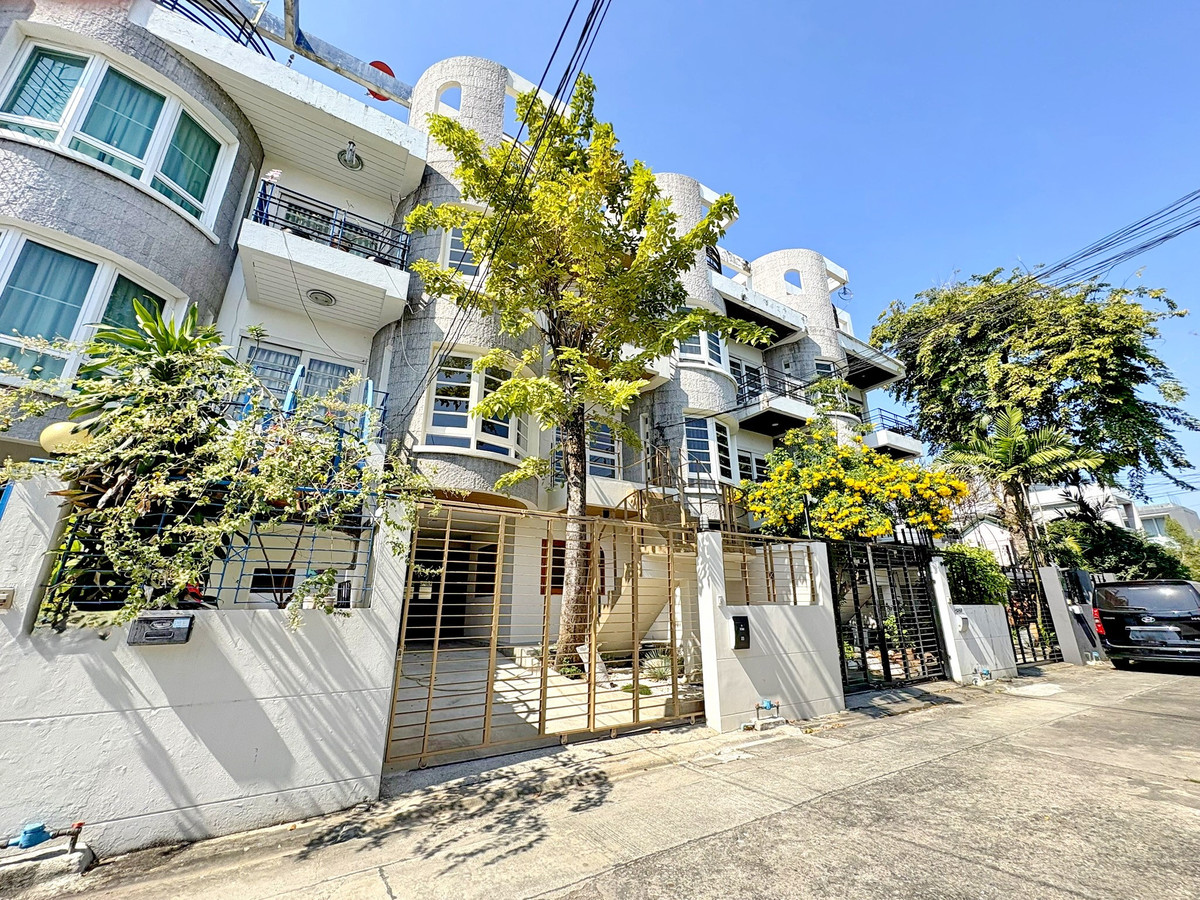 For SaleTownhomeLadprao, Central Ladprao : H0791♛♚Townhome 5 bedrooms for sale⚝Lat Phrao♜MRT Phawa∞099-5919653,065-9423251▚Line@sureresidence