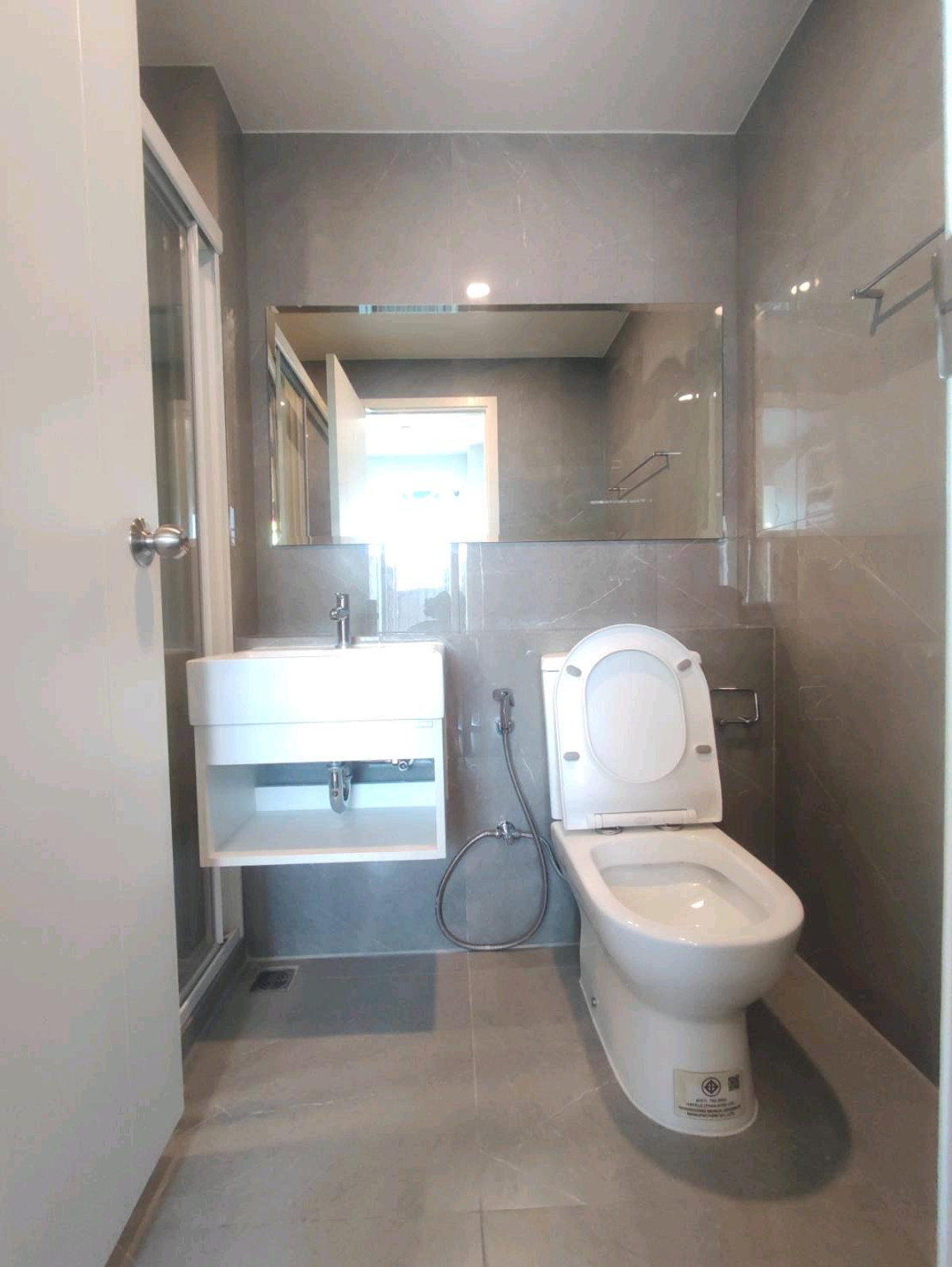 For RentCondoKasetsart, Ratchayothin : Urgent for rent Blue Phahon Yothin 35, size 24 square meters, excellent condition, new room, complete with furniture + electrical appliances. Never moved in