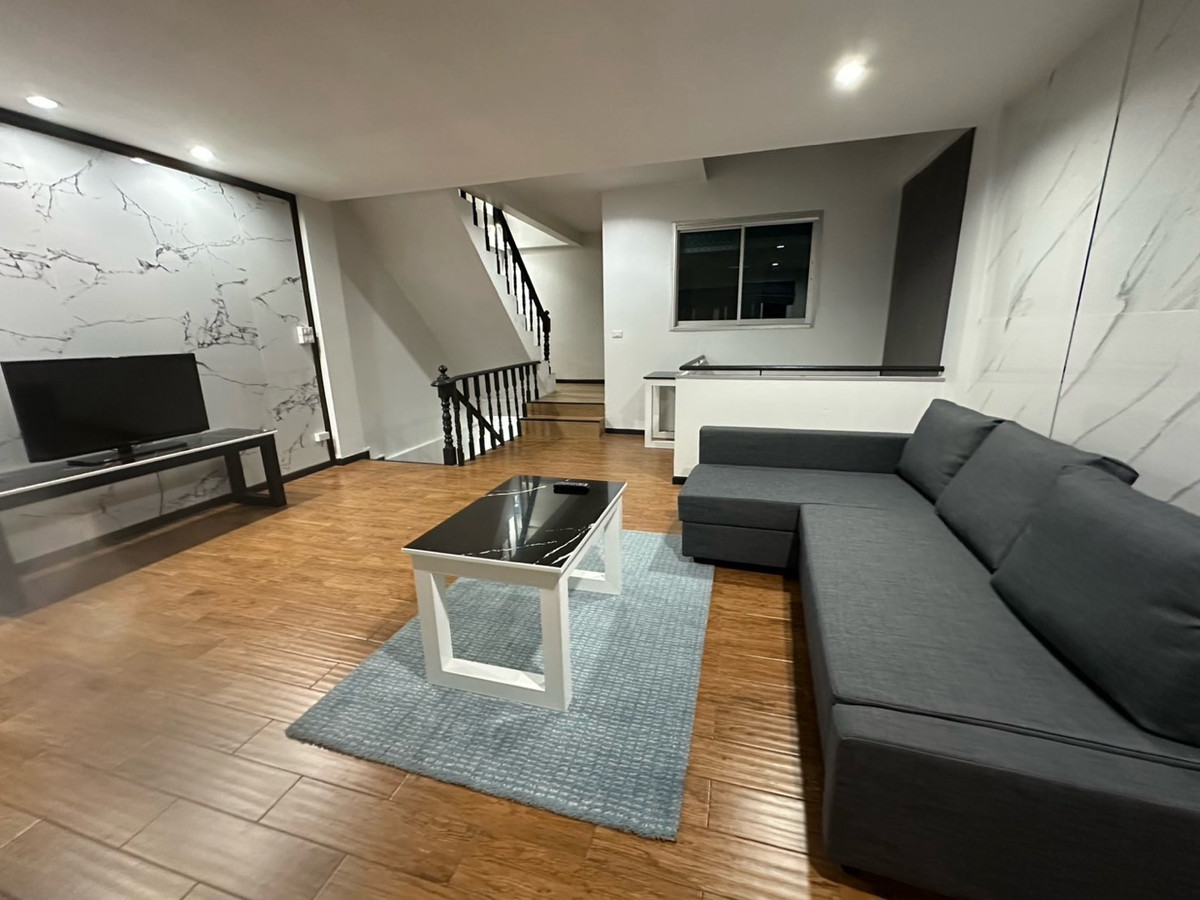 For RentTownhomeSukhumvit, Asoke, Thonglor : 📌Townhome for rent, Ekkamai location, near international schools.