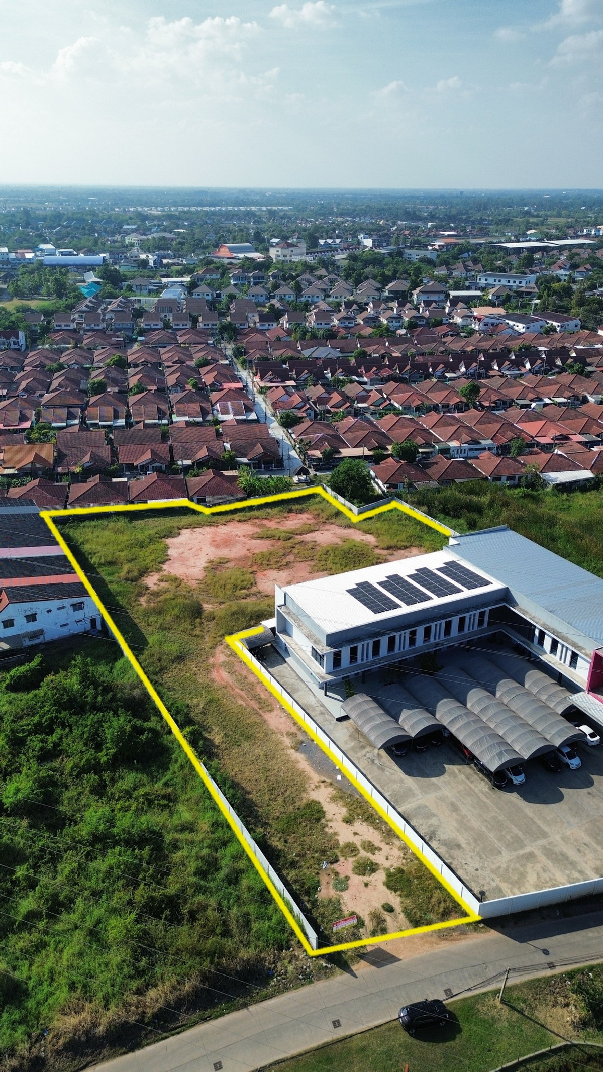 ขายที่ดินโคราช นครราชสีมา : ที่ดินทำเลดี กลางเมืองโคราช ตรงข้ามโรงแรม B2 หลังห้าง MEGA HOME  2-2-52 ไร่  เหมาะทำอพาร์ทเมนท์ โรงแรม หรือ Wellness Center ใกล้ รพ.มหาราช, เซ็นทรัล โคราช