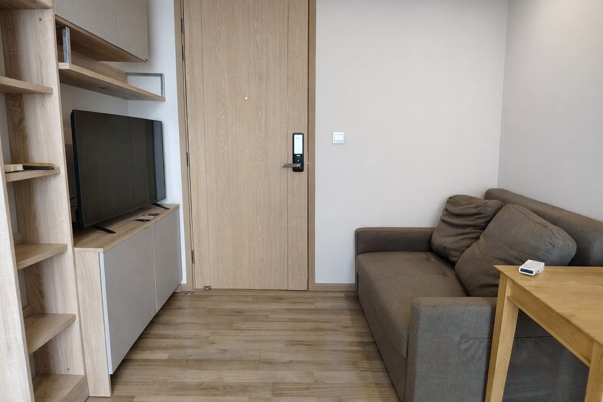 For SaleCondoSapankwai,Jatujak : Selling The line jatujak mochit, best price in the project🌿 Good location, convenient travel to both BTS and MRT. If interested, add Line @best_condo.