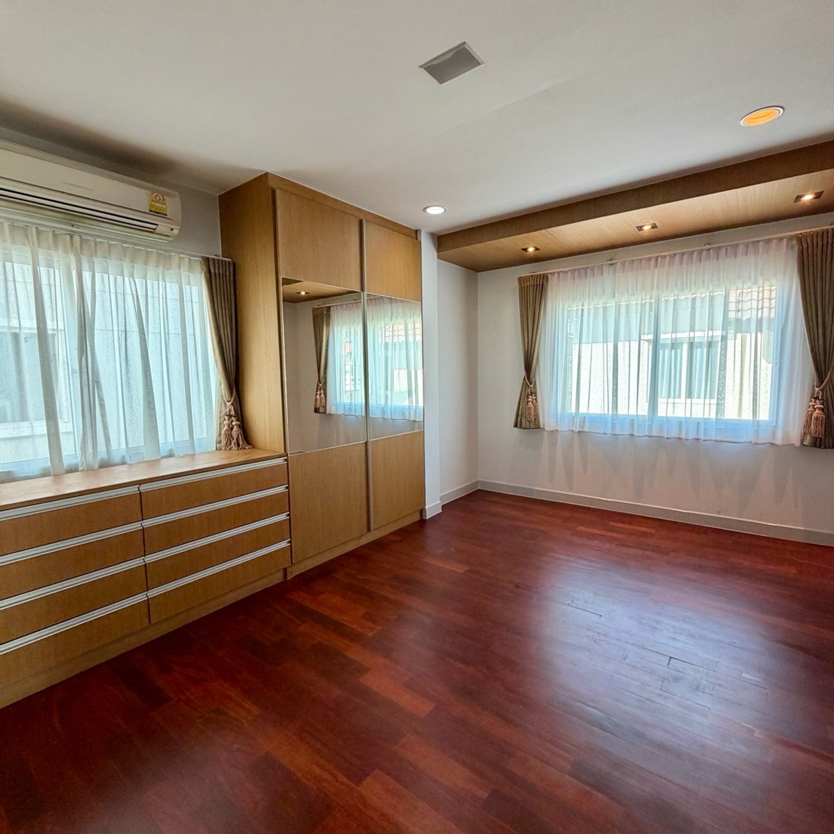 HousePattanakan, Srinakarin : 3-storey luxury detached house, Grand Bangkok Boulevard project, Rama 9 - Srinakarin (Krungthep Kreetha) 🏡 next to Wellington College international school, near the golf course.