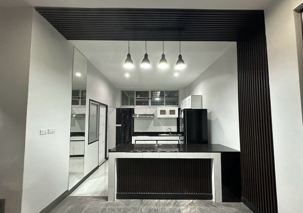 For RentTownhomeSukhumvit, Asoke, Thonglor : 📌Townhome for rent, Ekkamai location, near international schools.