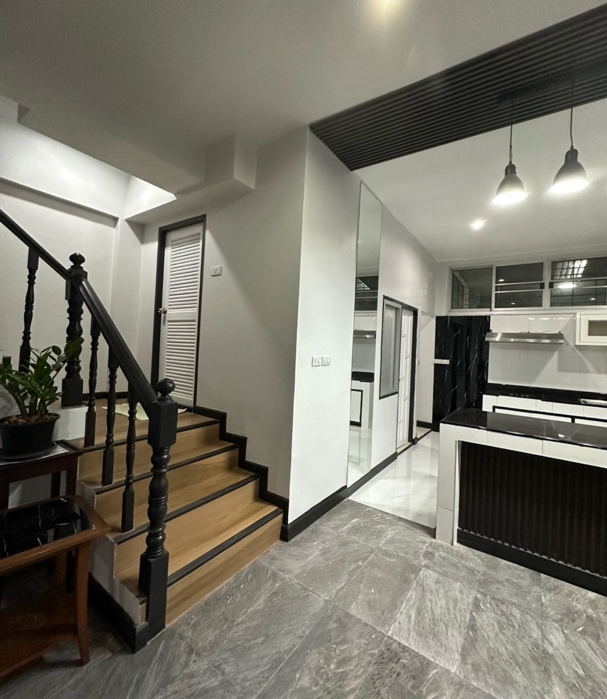 For RentTownhomeSukhumvit, Asoke, Thonglor : 📌Townhome for rent, Ekkamai location, near international schools.