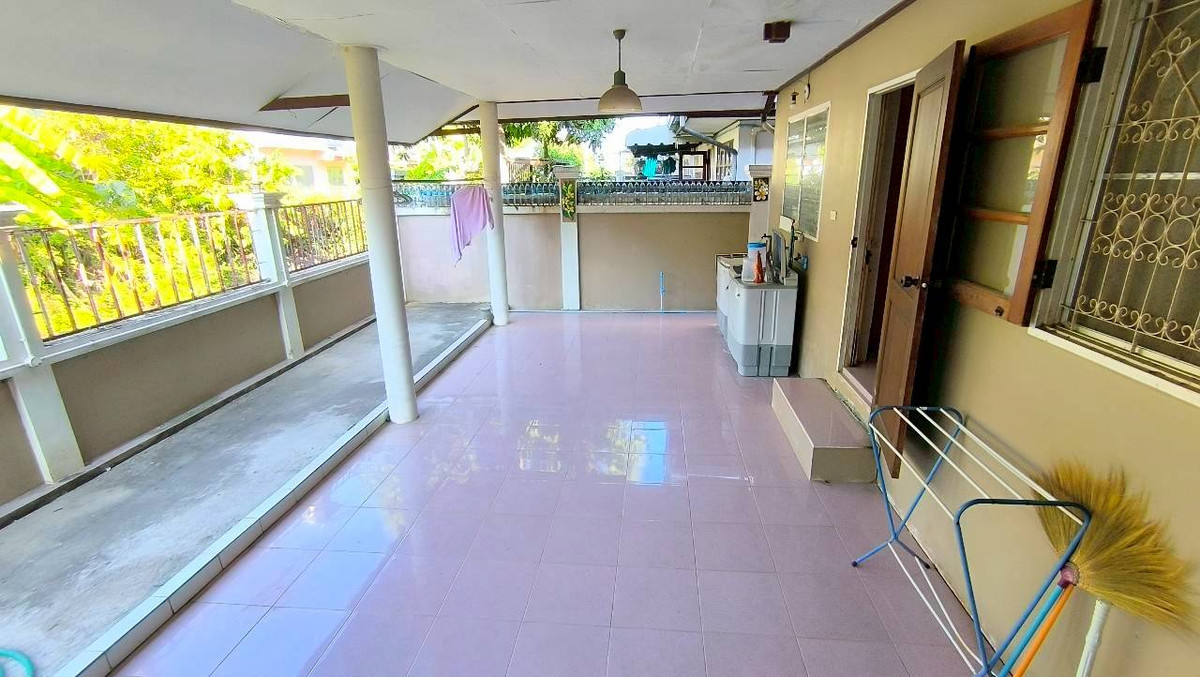 For SaleHousePhutthamonthon, Salaya : Baan Sri Supalai Single house for sale, 129.2 square meters, near Mahidol University, Salaya, Phutthamonthon, Salaya-Bang Len Road. Sri Supalai Village, Ban Mai Subdistrict, Bang Yai District, Nonthaburi, on the boundary between Nonthaburi and Nakhon Path