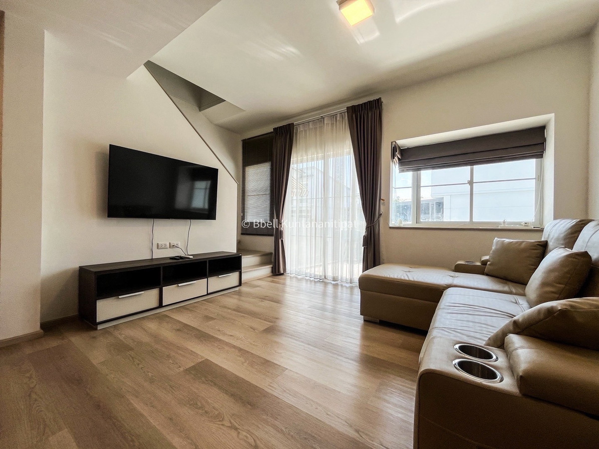 For RentTownhomeBangna, Bearing, Lasalle : For rent - Indy Bangna-Ramkhamhaeng 2 The owner rents it out himself.