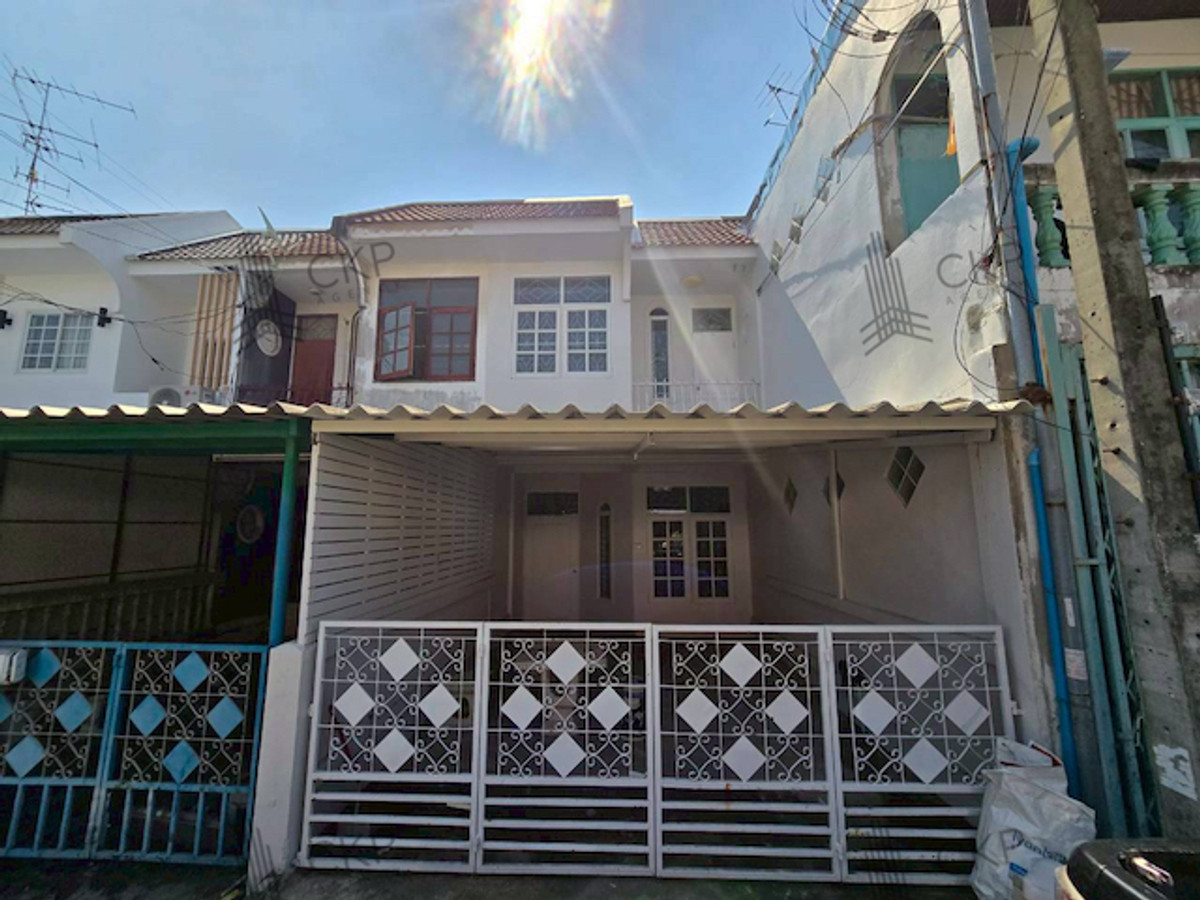 For SaleTownhomeChokchai 4, Ladprao 71, Ladprao 48, : Townhouse for sale, located at Charoen 99 in Soi Ladprao 41. 18 square wa, Newly renovated house. Close to Ladprao Road and the Yellow Line MRT.
