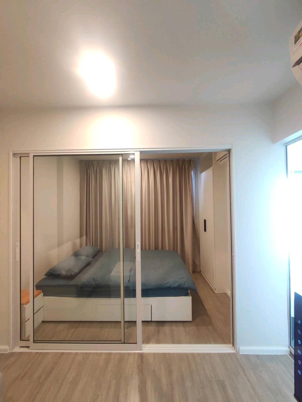 For RentCondoKasetsart, Ratchayothin : Urgent for rent Blue Phahon Yothin 35, size 24 square meters, excellent condition, new room, complete with furniture + electrical appliances. Never moved in