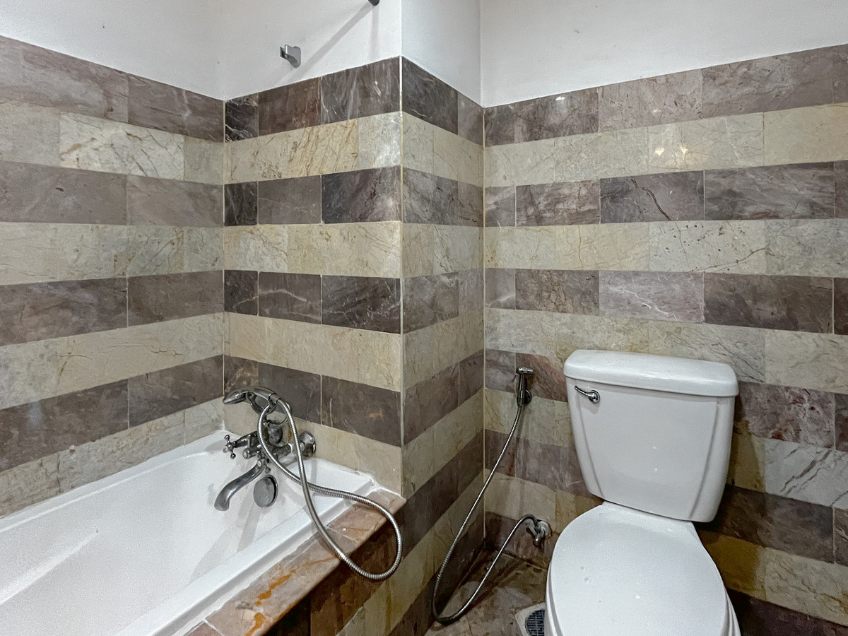 ขายคอนโดนานา : 🔥 FQ เจ้าของต้องการขายด่วน! Sukhumvit Suite ราคา 3.5 ล้าน ราคาดีสุดในตลาด ทักมาราคาอาจต่อรองได้อีก