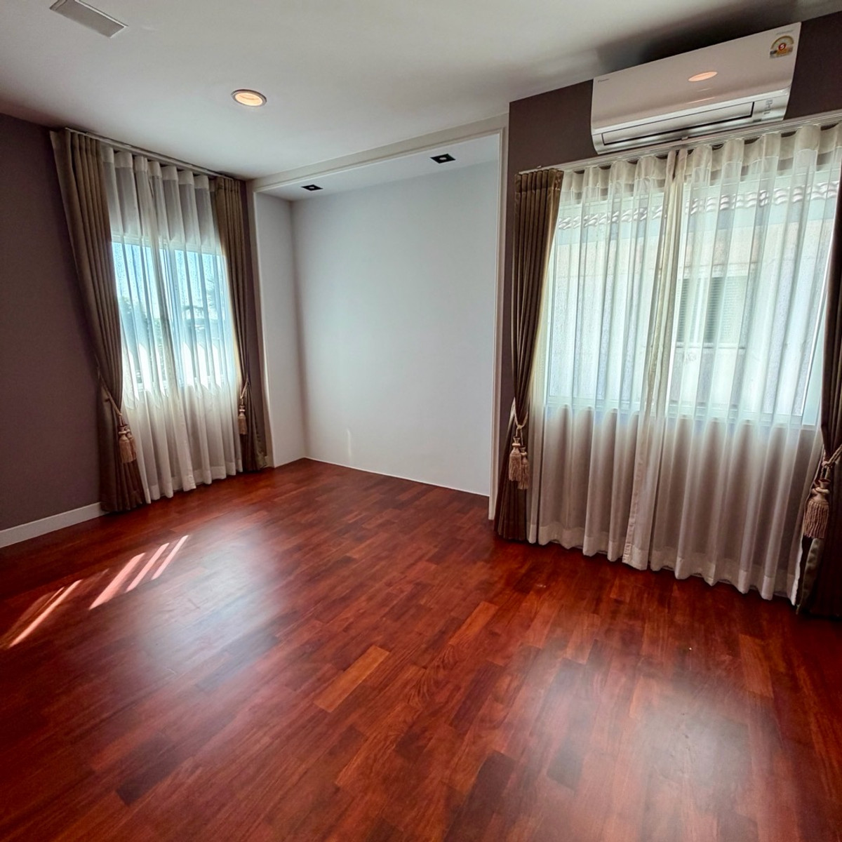 HousePattanakan, Srinakarin : 3-storey luxury detached house, Grand Bangkok Boulevard project, Rama 9 - Srinakarin (Krungthep Kreetha) 🏡 next to Wellington College international school, near the golf course.