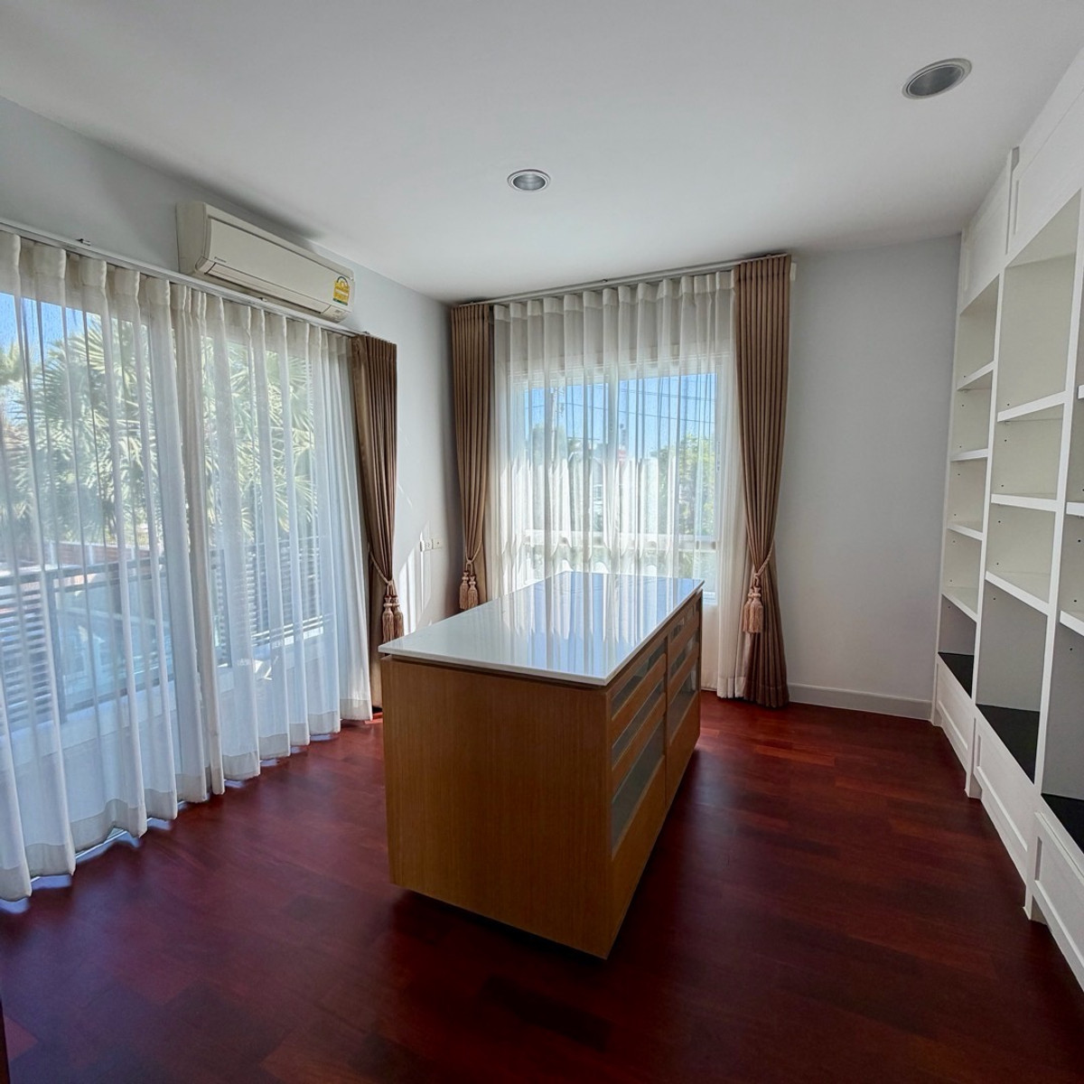 HousePattanakan, Srinakarin : 3-storey luxury detached house, Grand Bangkok Boulevard project, Rama 9 - Srinakarin (Krungthep Kreetha) 🏡 next to Wellington College international school, near the golf course.