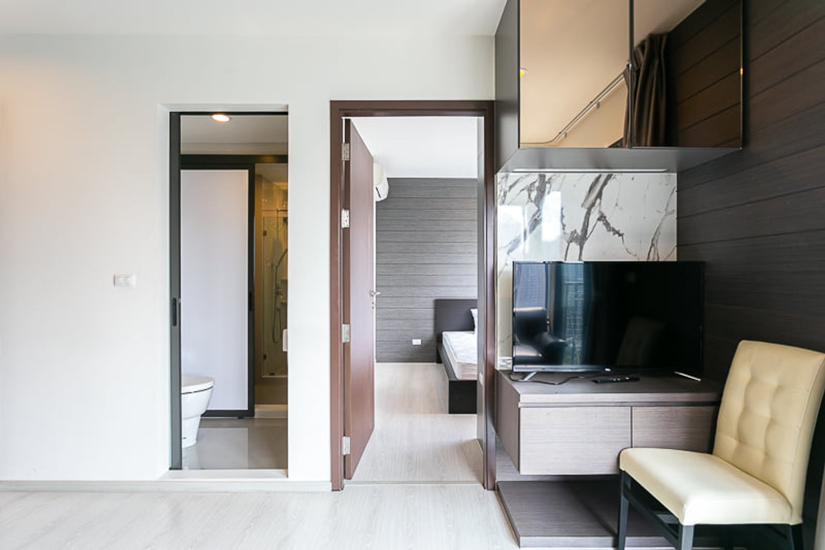 ขายคอนโดพระราม 9 เพชรบุรีตัดใหม่ RCA : 🔥 ขาย 🔥 ริธึ่ม อโศก - Rhythm Asoke / 2 ห้องนอน ZC085