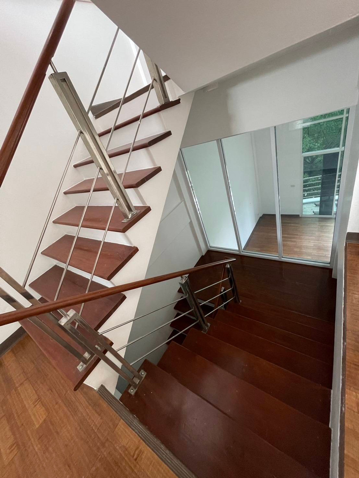 For RentOfficeRamkhamhaeng, Hua Mak : Office for rent, 4 floors, Town in Town | Large area 300 sq m., connecting Lat Phrao - along the expressway.