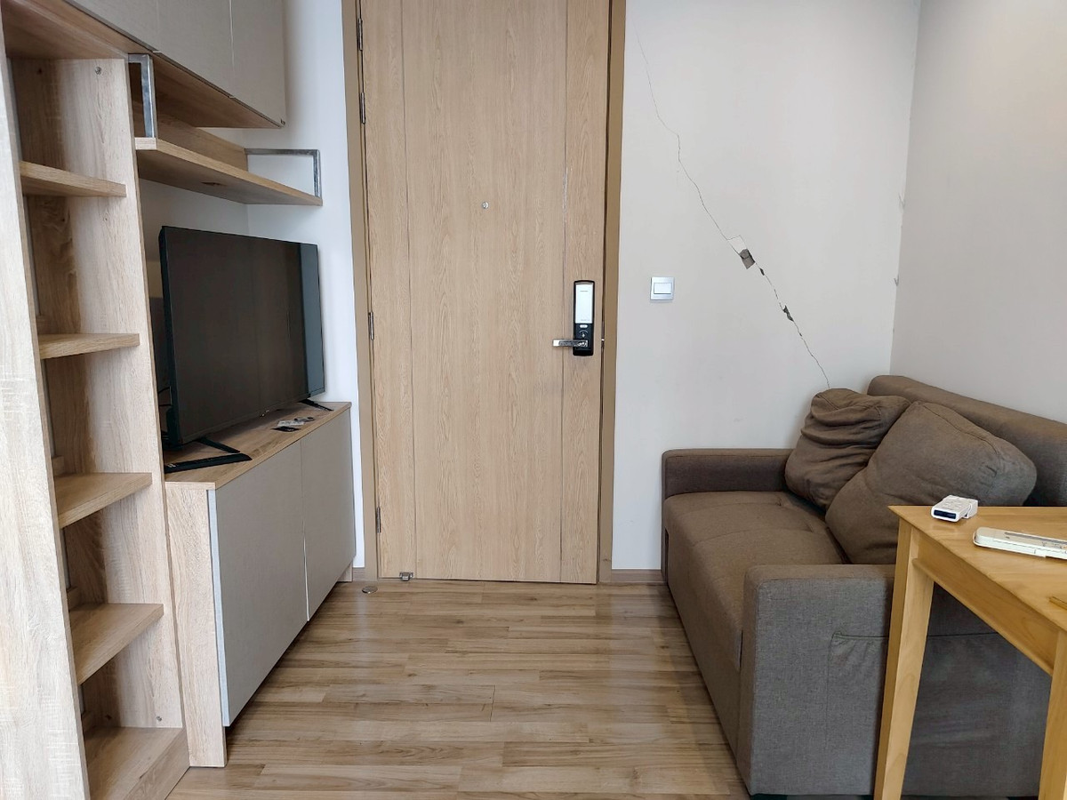 For SaleCondoSapankwai,Jatujak : Selling The line jatujak mochit, best price in the project🌿 Good location, convenient travel to both BTS and MRT. If interested, add Line @best_condo.