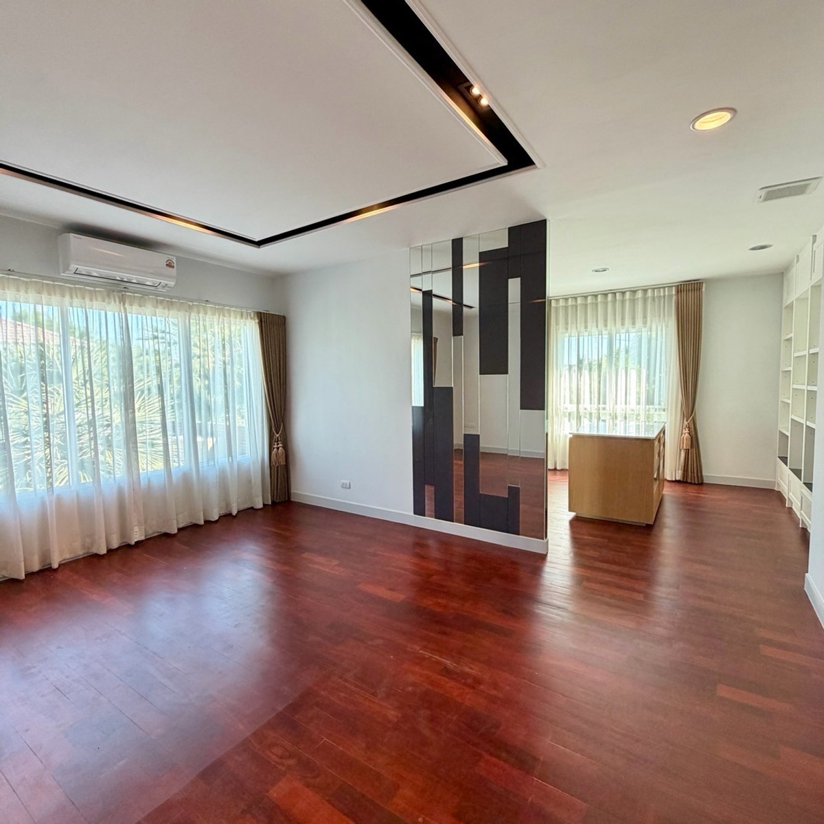 HousePattanakan, Srinakarin : 3-storey luxury detached house, Grand Bangkok Boulevard project, Rama 9 - Srinakarin (Krungthep Kreetha) 🏡 next to Wellington College international school, near the golf course.