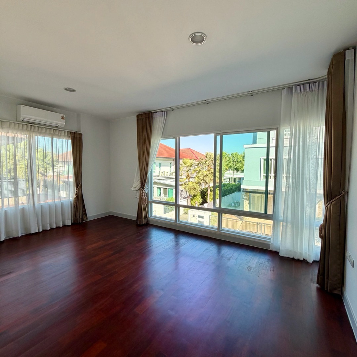 HousePattanakan, Srinakarin : 3-storey luxury detached house, Grand Bangkok Boulevard project, Rama 9 - Srinakarin (Krungthep Kreetha) 🏡 next to Wellington College international school, near the golf course.