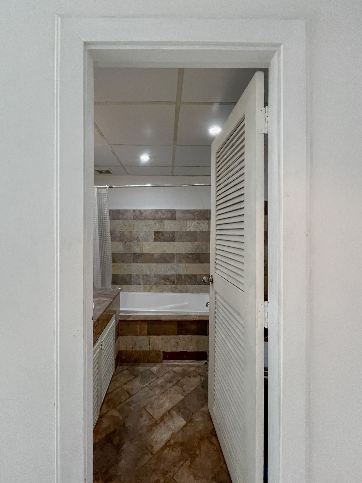 ขายคอนโดนานา : 🔥 FQ เจ้าของต้องการขายด่วน! Sukhumvit Suite ราคา 3.5 ล้าน ราคาดีสุดในตลาด ทักมาราคาอาจต่อรองได้อีก