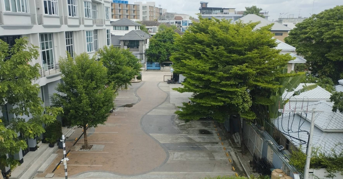 For RentOfficeRamkhamhaeng, Hua Mak : Office for rent, 4 floors, Town in Town | Large area 300 sq m., connecting Lat Phrao - along the expressway.