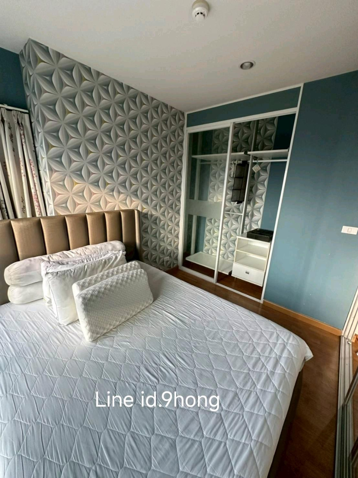 For RentCondoBang kae, Phetkasem : The Parkland Phetkasem, next to Lak Song MRT, opposite The Mall Bang Khae, easy to find food.