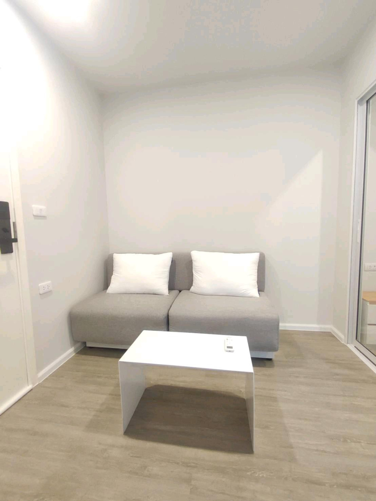 For RentCondoKasetsart, Ratchayothin : Urgent for rent Blue Phahon Yothin 35, size 24 square meters, excellent condition, new room, complete with furniture + electrical appliances. Never moved in