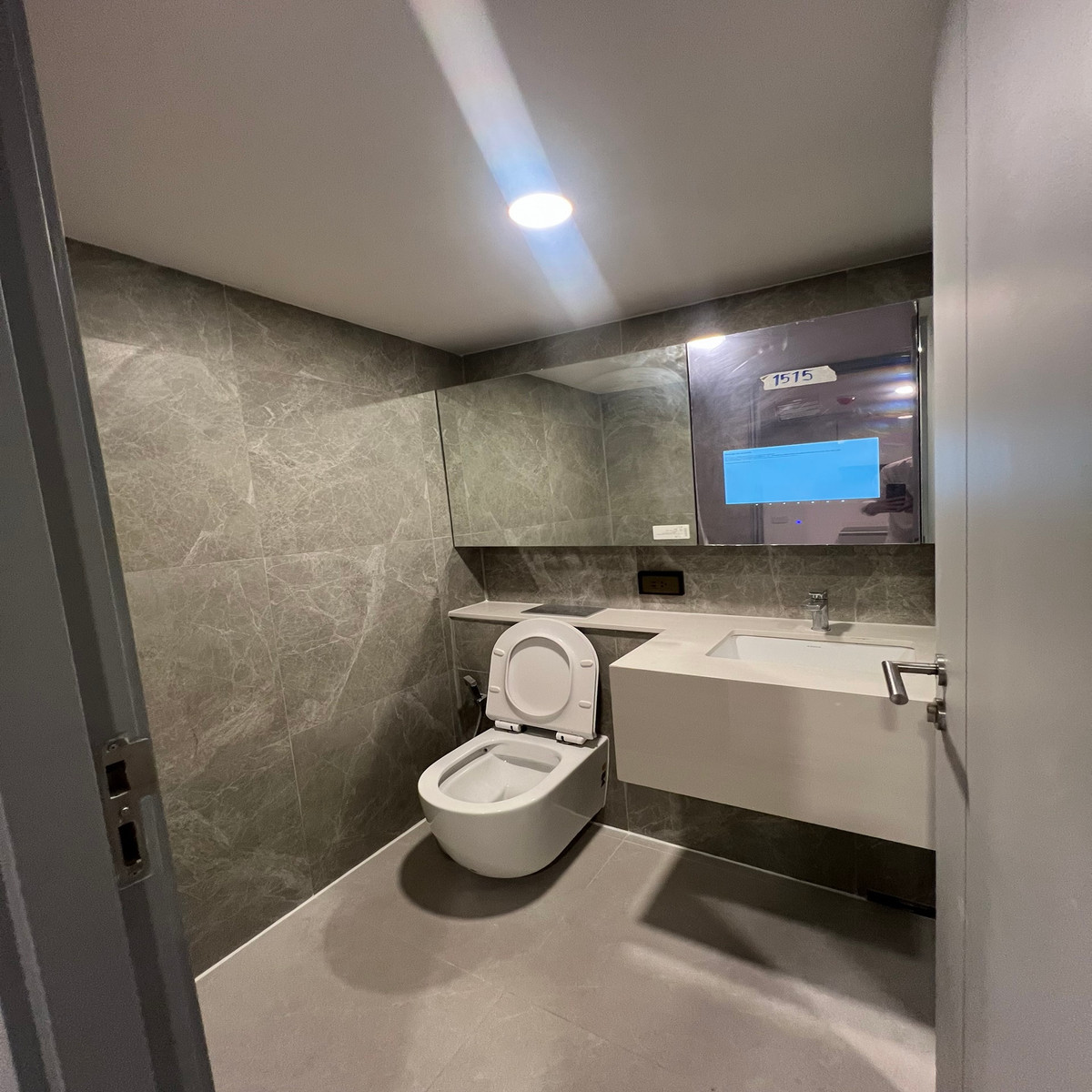 ขายคอนโดรัชดา ห้วยขวาง : SOHO รัชดา ทำเลทอง ใกล้ MRT ห้องหายาก ราคาแบบนี้มีห้องเดียว