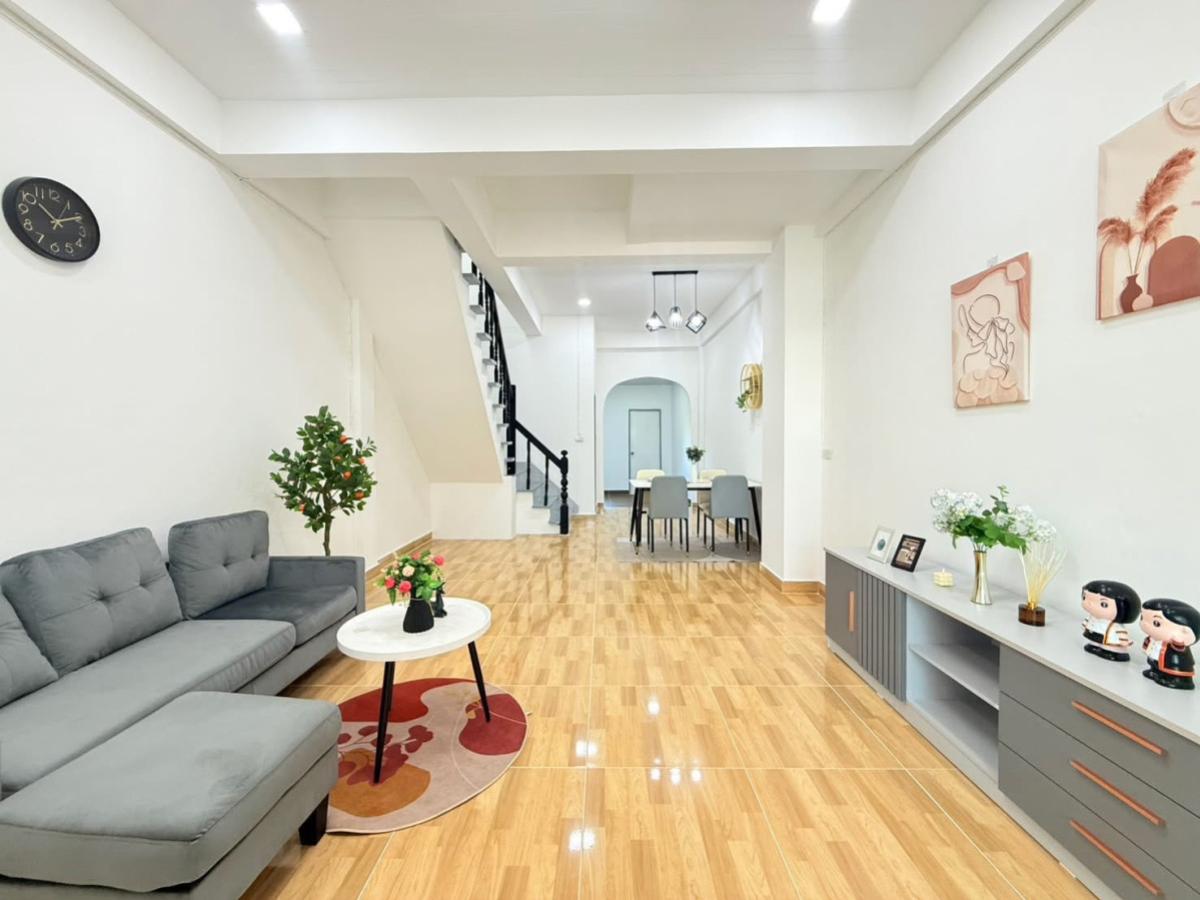 ขายทาวน์โฮมมีนบุรี-ร่มเกล้า : ขายทาวน์เฮ้าส์/ทาวน์โฮม  บ้านมหาลาภ 2 รีโนเวทใหม่ หนองจอก เขต หนองจอก กรุงเทพ CX-140626