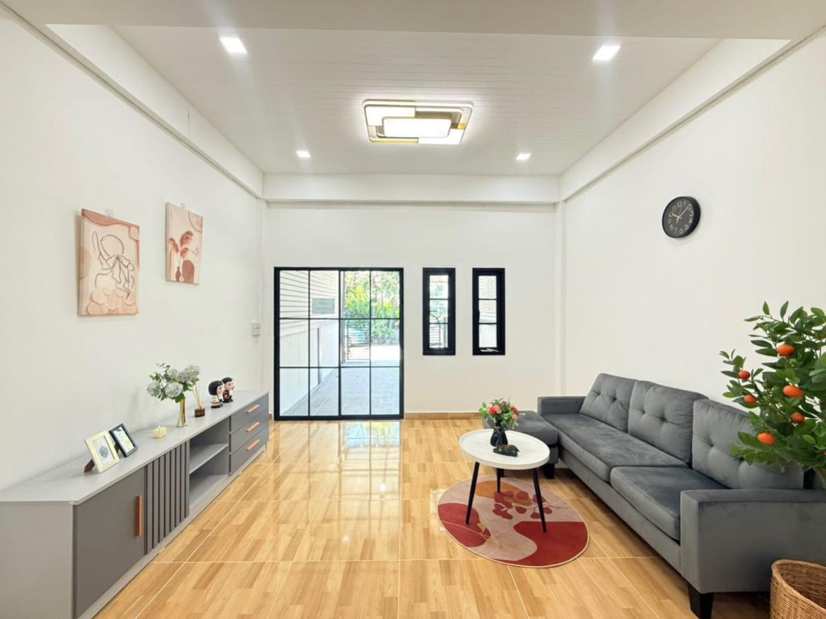 ขายทาวน์โฮมมีนบุรี-ร่มเกล้า : ขายทาวน์เฮ้าส์/ทาวน์โฮม  บ้านมหาลาภ 2 รีโนเวทใหม่ หนองจอก เขต หนองจอก กรุงเทพ CX-140626