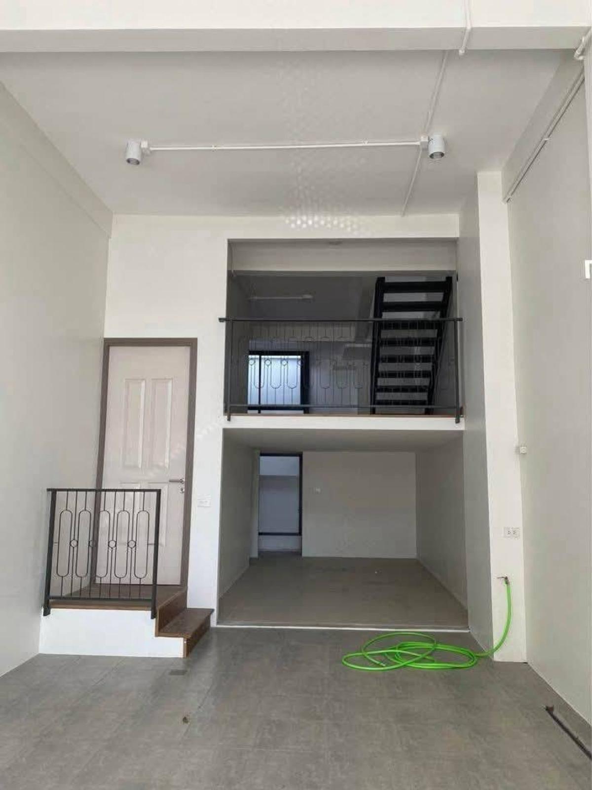 ขายอาคารพาณิชย์รัชดา ห้วยขวาง : ขายอาคารพาณิชย์ 4.5 ชั้น  250 ตารางเมตร ซอยประชาสงเคราะห์ 33 รัชดาภิเษก เขต ดินแดง กรุงเทพ CX-140318