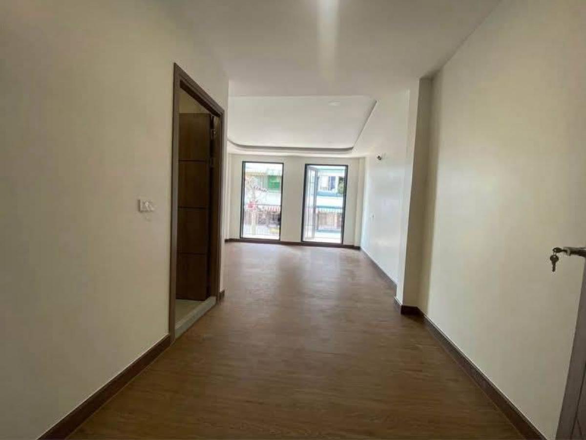 ขายอาคารพาณิชย์รัชดา ห้วยขวาง : ขายอาคารพาณิชย์ 4.5 ชั้น  250 ตารางเมตร ซอยประชาสงเคราะห์ 33 รัชดาภิเษก เขต ดินแดง กรุงเทพ CX-140318