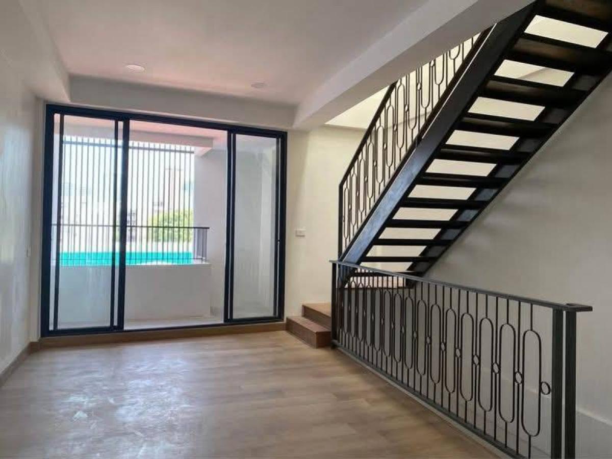 ขายอาคารพาณิชย์รัชดา ห้วยขวาง : ขายอาคารพาณิชย์ 4.5 ชั้น  250 ตารางเมตร ซอยประชาสงเคราะห์ 33 รัชดาภิเษก เขต ดินแดง กรุงเทพ CX-140318